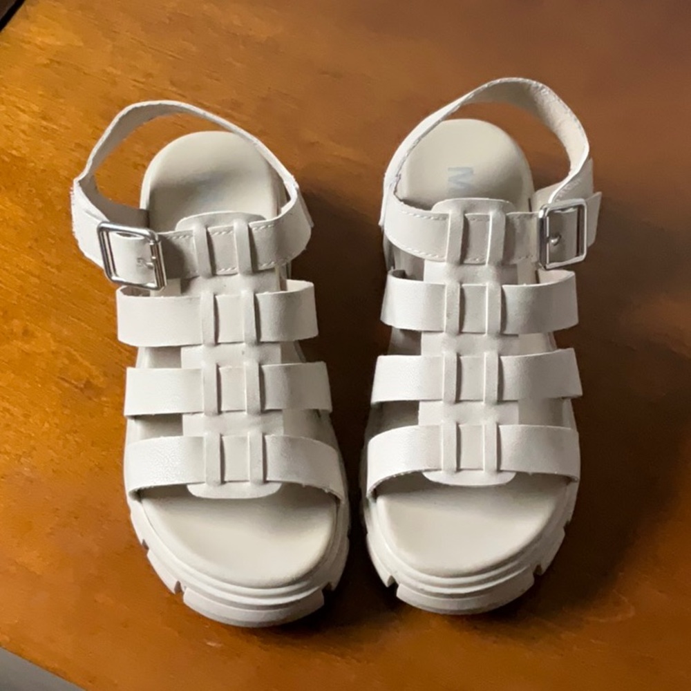 Girls MIA chunky sandals. Ivory / light beige